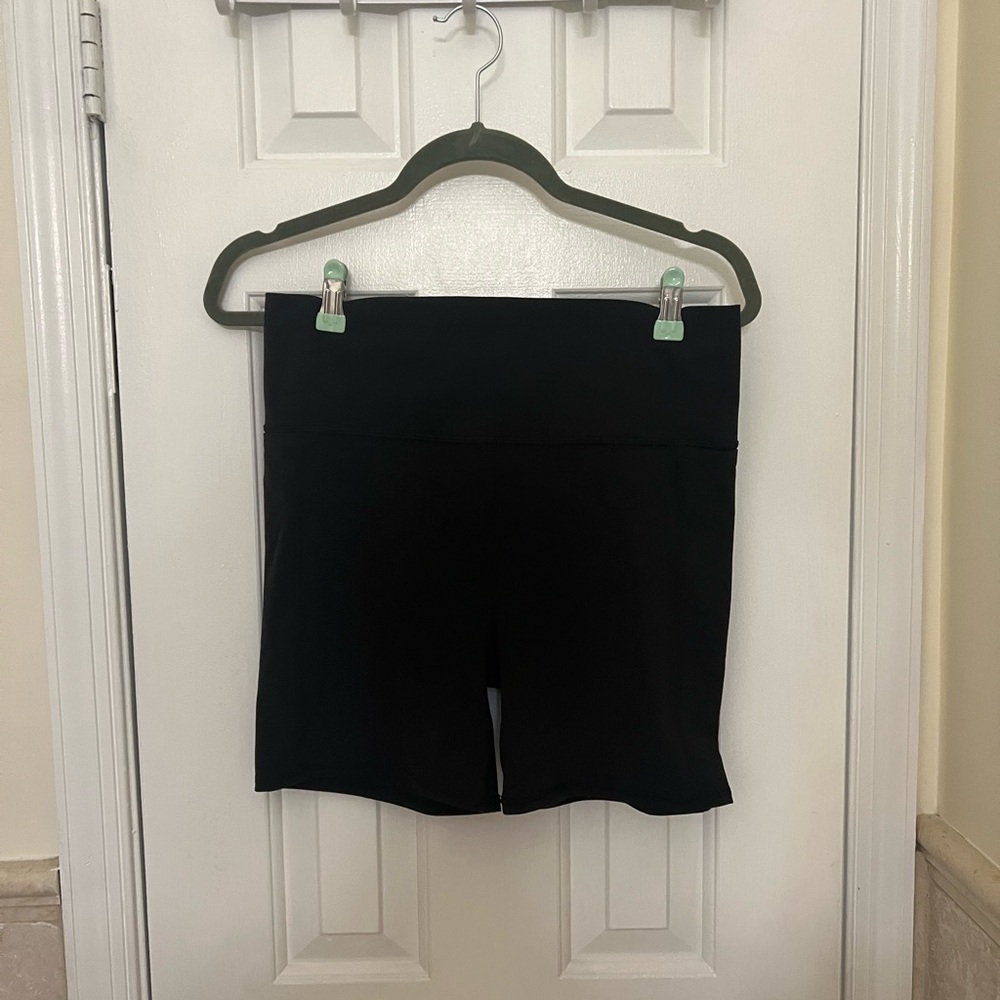 Vuori Women's Black Studio Pocket Short